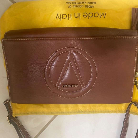 Valentino - Picture 2 of 5